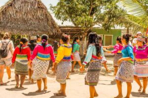 lugares turísticos y costumbres de ucayali