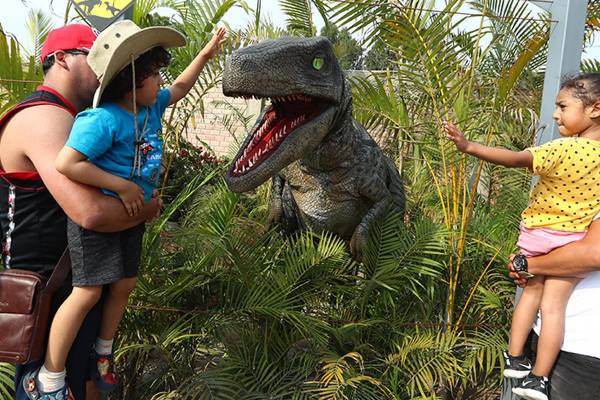 mundo de los dinosaurios en el Parque de la Amistad/ Jurassic 360